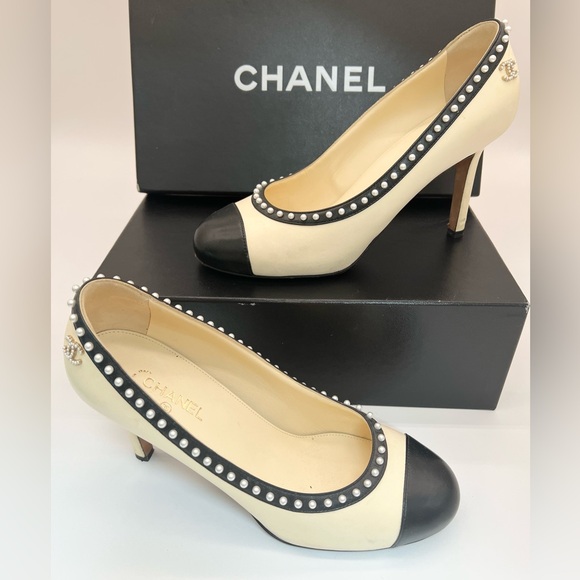 🔴Authentic CHANEL Women's Calf Leather White & Black Pearl Heels/Shoes /Pump🔴 - Picture 1 of 8